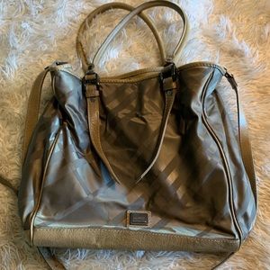 Beautiful Guaranteed 100% Authentic nylon & leather Burberry purse/tote bag 🤎